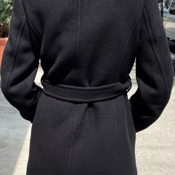 Aritzia Babaton Connor Short - Picture 3 of 3